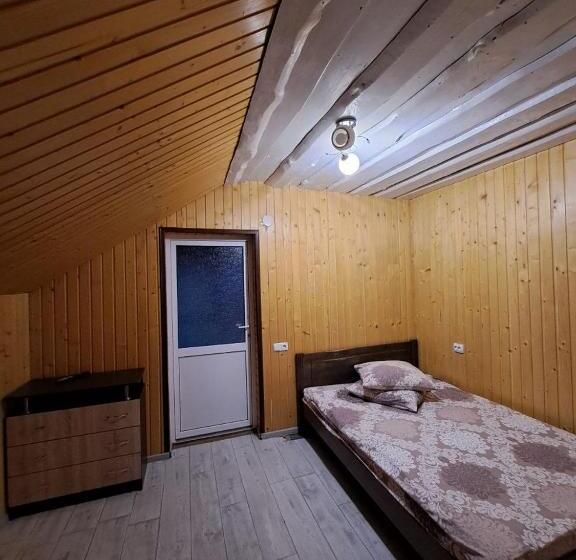 Habitació Triple Superior, лимонний дім