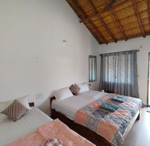 Quarto Triplo Deluxe, Khushi S Little Gem