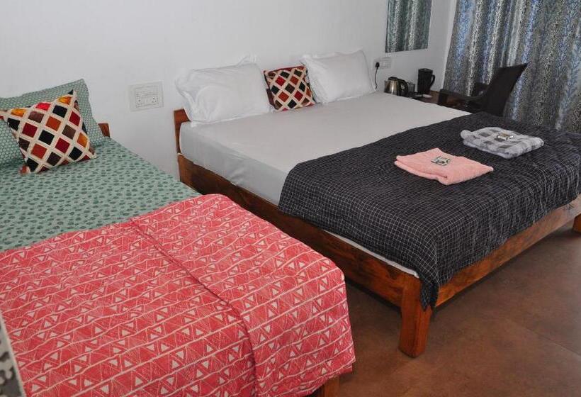 Quarto Triplo Deluxe, Khushi S Little Gem