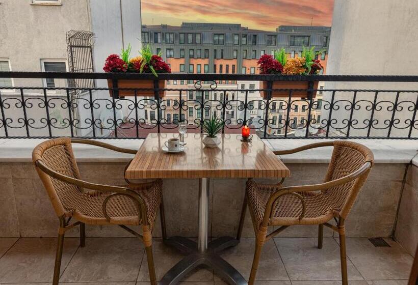 سوییت جونیور با بالکن, Linnga Hotel & Suite