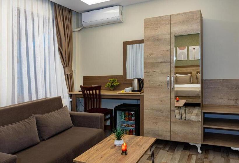 جناح جونيور مزوَّد بشرفة, Linnga Hotel & Suite