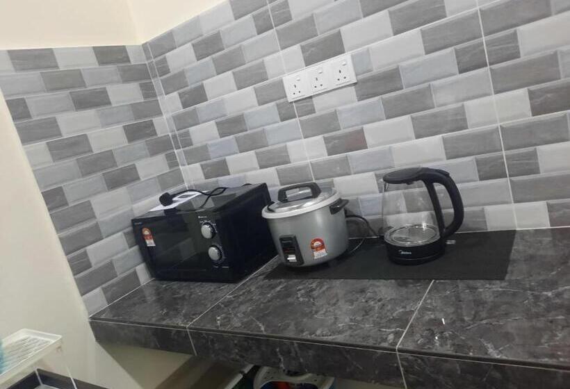 اتاق استاندارد با سرویس بهداشتی مشترک, Hostel Klia
