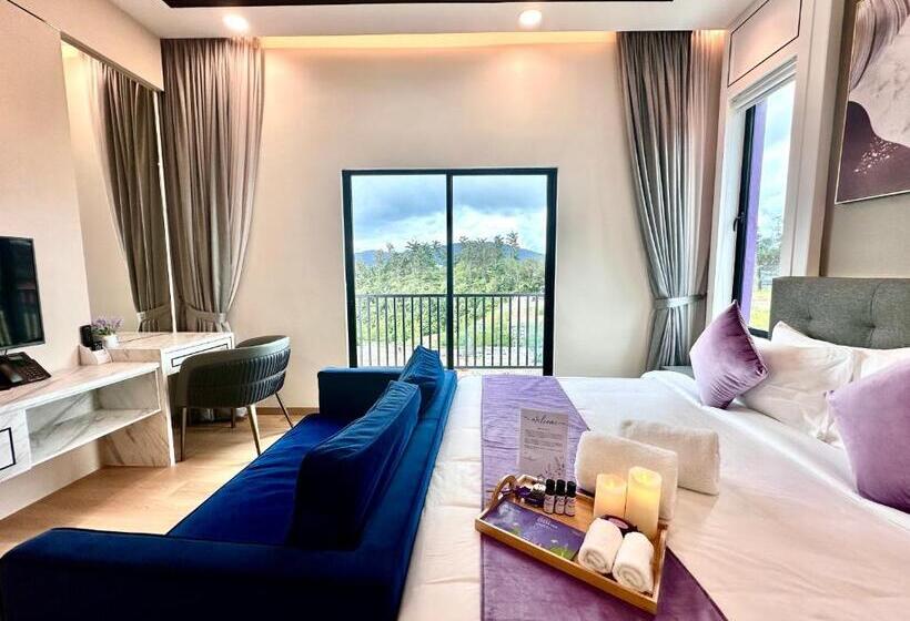 غرفة قياسية مزوَّدة بشُرفة, Cameron Lavender Mansion By Play