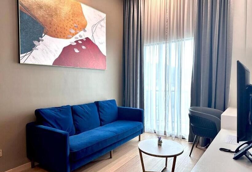 غرفة ديلوكس مزودة بشرفة, Cameron Lavender Mansion By Play