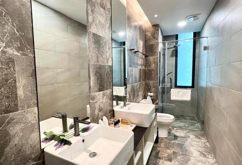 جناح جونيور, Cameron Lavender Mansion By Play