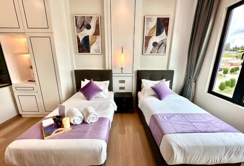 غرفة قياسية, Cameron Lavender Mansion By Play