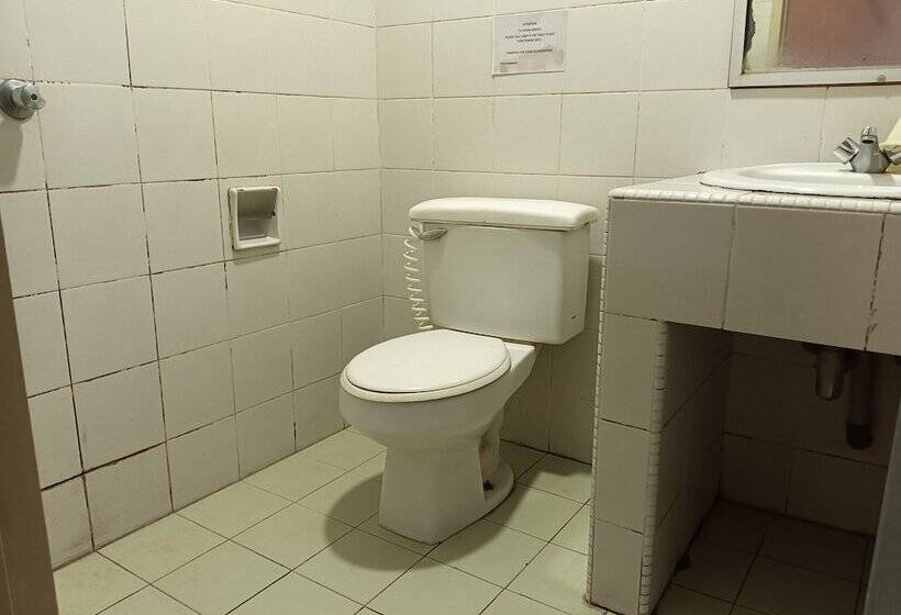 Standart Oda, Oyo 90860 Wawasan Inn