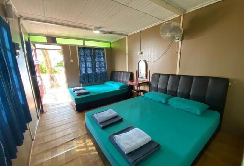 غرفة قياسية رباعية, Sri Sentosa Chalet