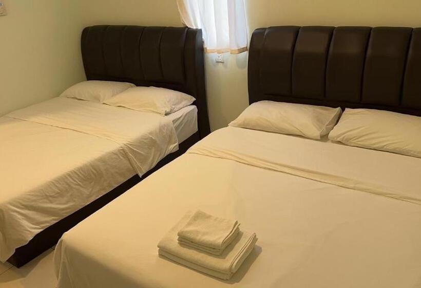 Standard Quadruple Room, The Glorious Straits