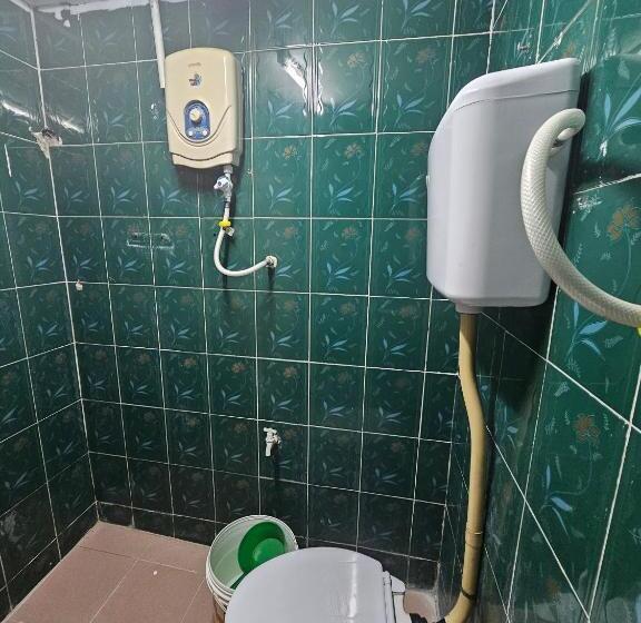 Номер Стандарт Трехместный, Oyo 90867 Hotel Bintang Inns
