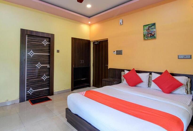 اتاق کلاسیک سه تخته, Oyo Flagship Hotel Mahal
