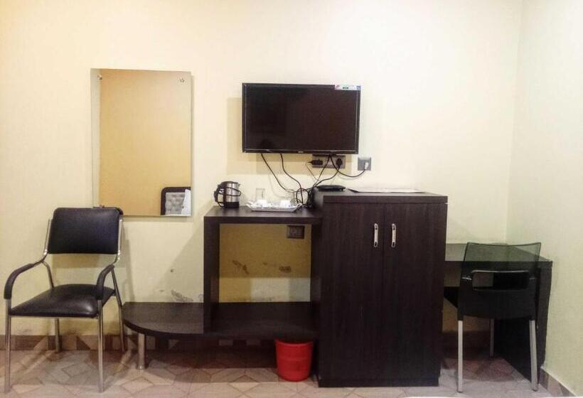 اتاق کلاسیک سه تخته, Oyo Flagship Hotel Mahal