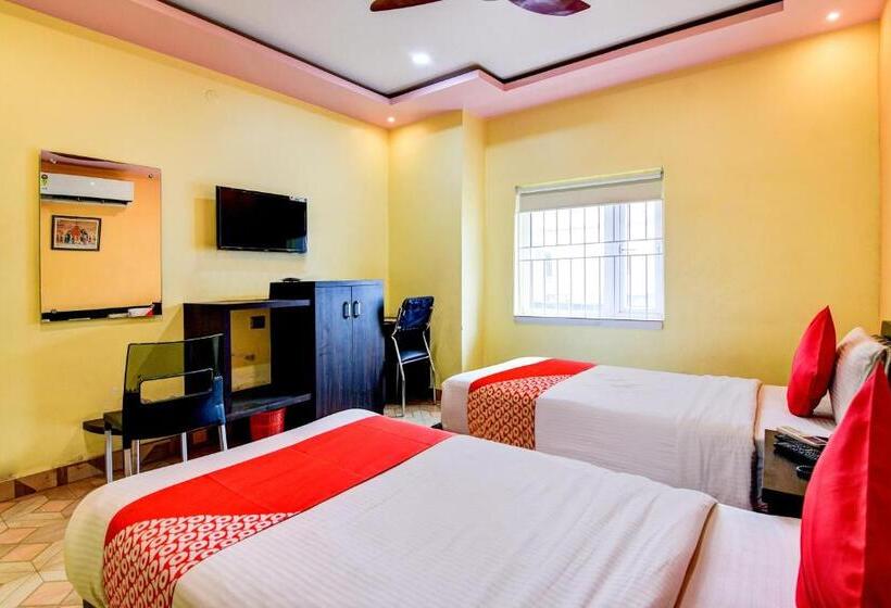 اتاق کلاسیک سه تخته, Oyo Flagship Hotel Mahal