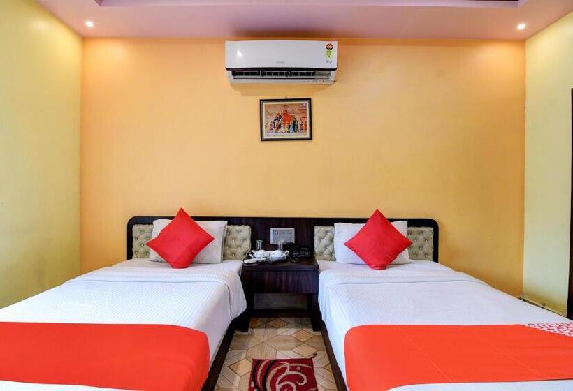 اتاق کلاسیک سه تخته, Oyo Flagship Hotel Mahal