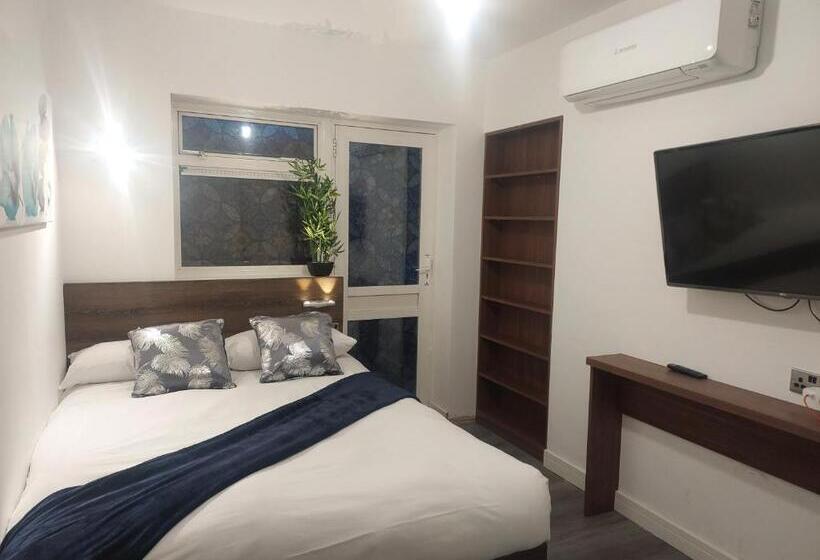 标准间, Pinewood Guest House