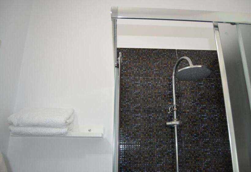 스탠다드 룸 킹사이즈 침대, Kodra E Godenve