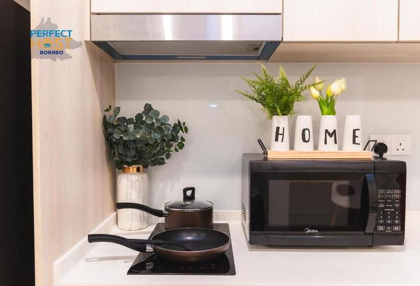 Номер Deluxe Вид на Море, The Shore Kk By Perfect Host Borneo