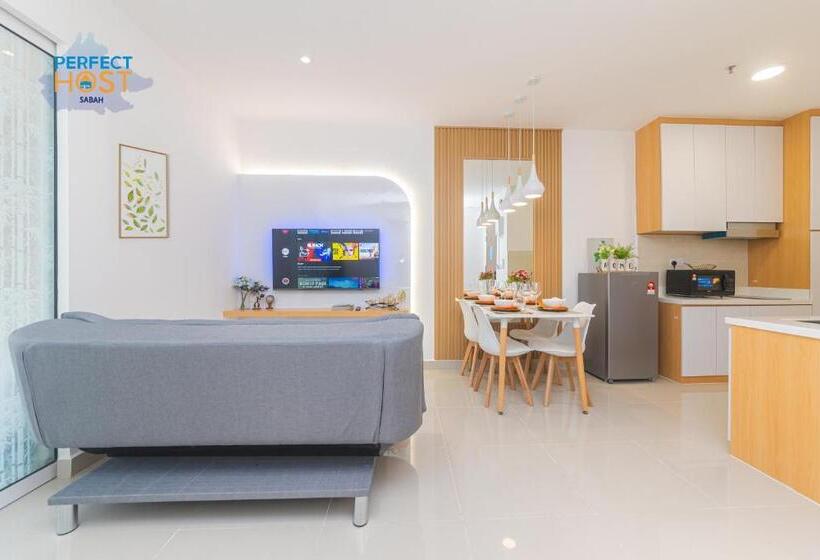 Номер Deluxe Вид на Море, The Shore Kk By Perfect Host Borneo