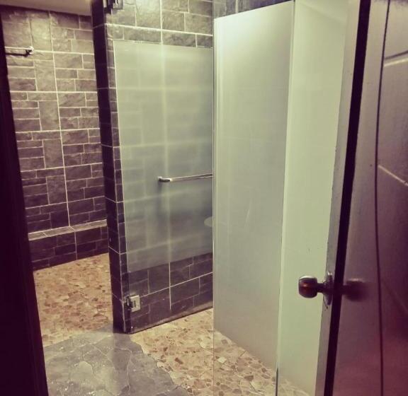 Escritório Estándar, Grand Illusyin