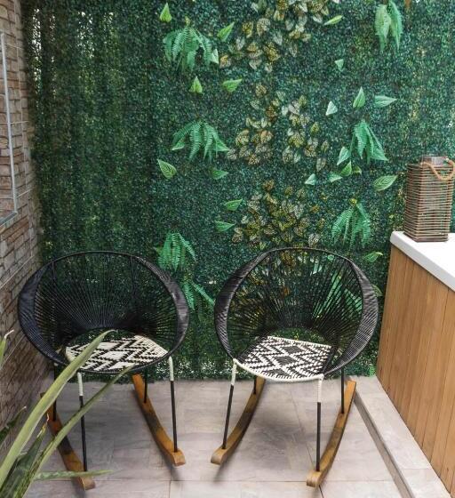 חדר סטנדרט לשלושה, Juan Pablo 2