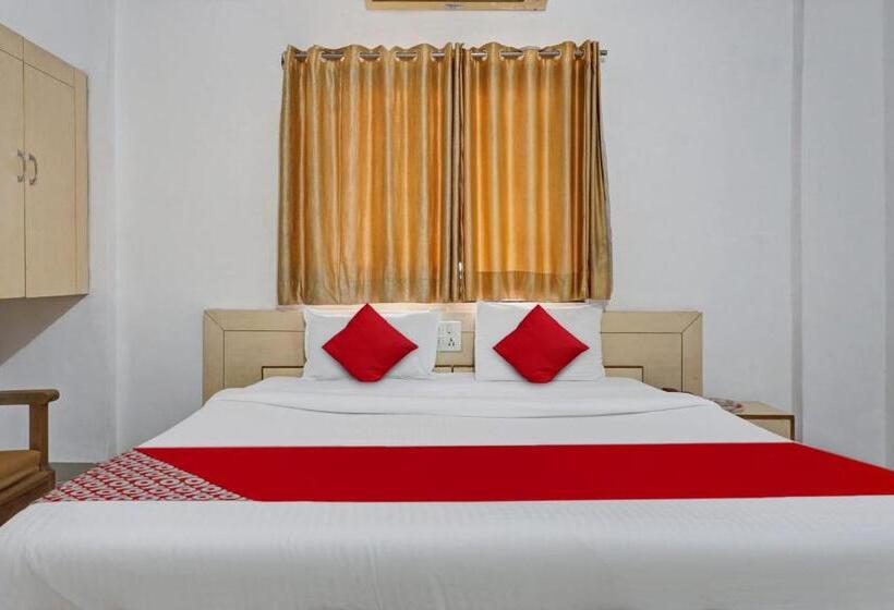 חדר קלאסי לשלושה, Oyo Sharanbasweshwar Executive Lodge