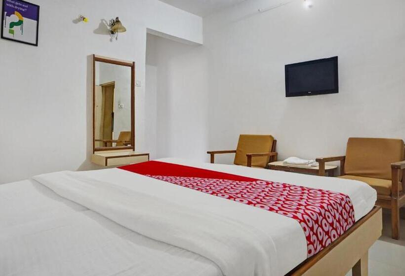 חדר קלאסי לשלושה, Oyo Sharanbasweshwar Executive Lodge