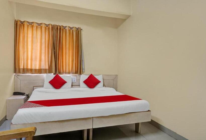 חדר קלאסי לשלושה, Oyo Sharanbasweshwar Executive Lodge