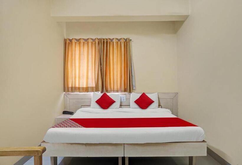 חדר קלאסי לשלושה, Oyo Sharanbasweshwar Executive Lodge