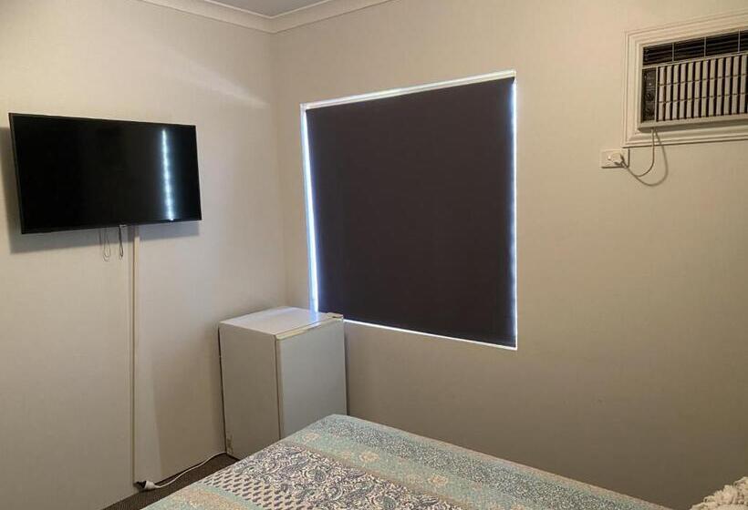 اتاق استاندارد با سرویس بهداشتی مشترک, The Piccadilly