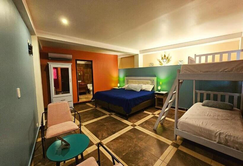 اتاق خانوادگی, Las Luciernagas Hotel Boutique