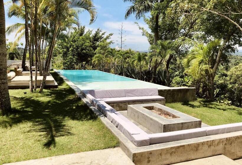 מיטת קינג בסוויטה, Oya   Wellness Eco Resort & Retreat