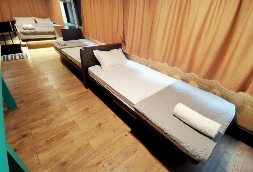 Четырехместный номер Премиум, Pangkor Bus Resort By Besla
