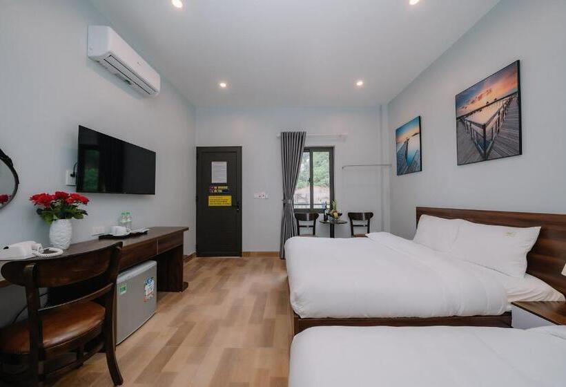 اتاق لوکس با بالکن, Napoli Hostel