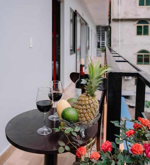 اتاق لوکس با بالکن, Napoli Hostel