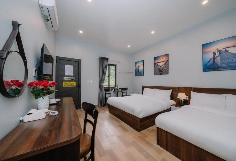 اتاق لوکس با بالکن, Napoli Hostel