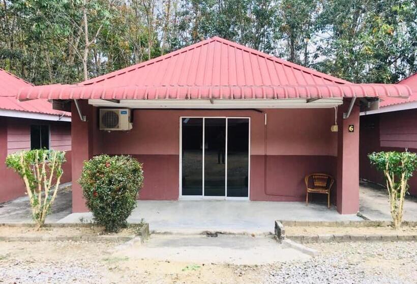 شاليه سوبيريور غرفة نوم واحدة, Lata Bayu Chalet   Waterfall & River With Kids Pool