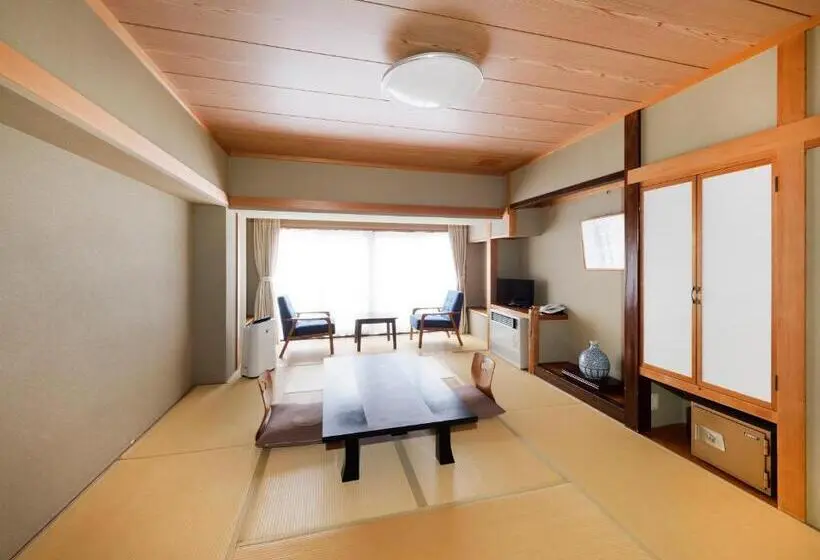 スタンダード4人部屋, Ryokan Tamagoyu