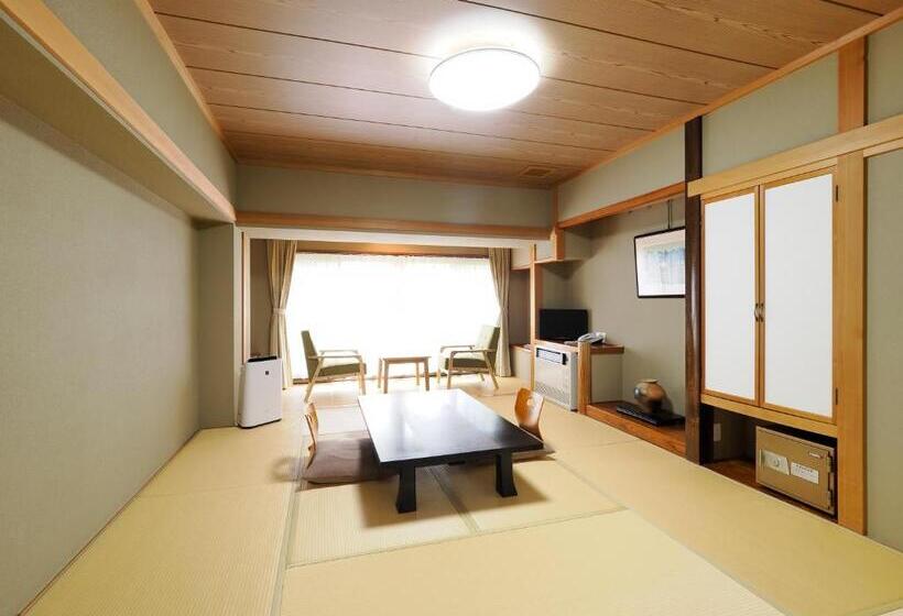 غرفة قياسية رباعية, Ryokan Tamagoyu