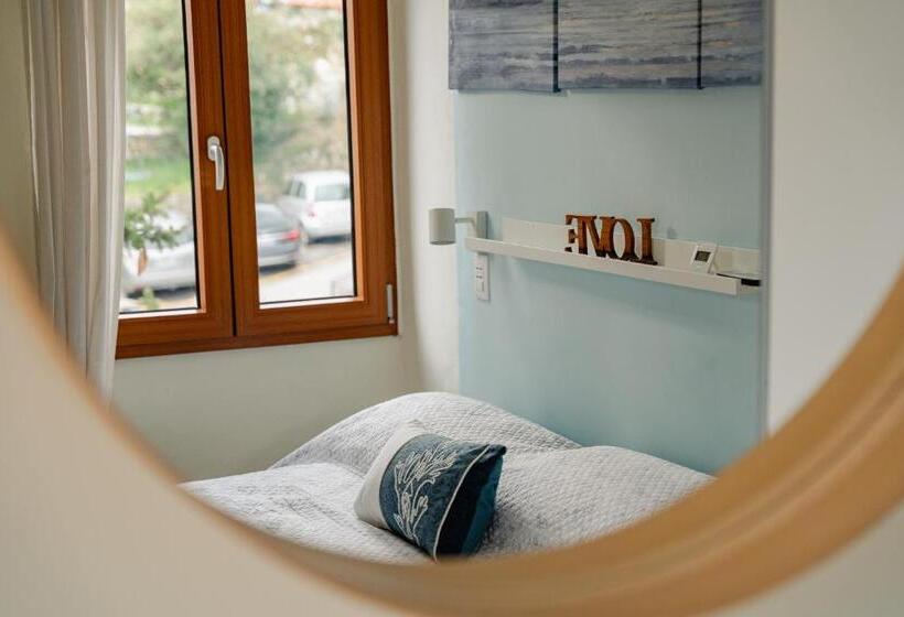 غرفة قياسية سرير كينج, Garda Doma