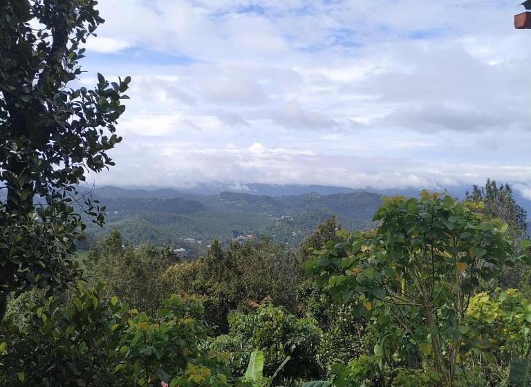 발코니 디럭스 룸, Munnar Estate Residency