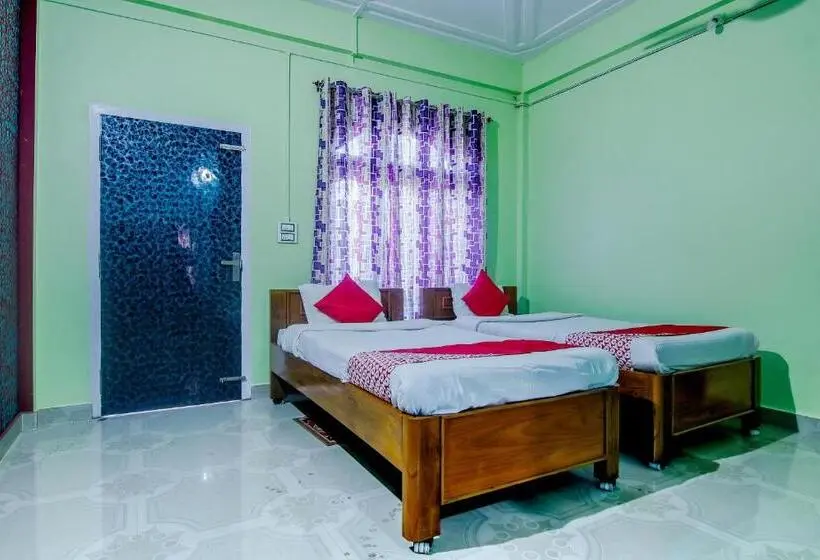 Classic Kolmen Hengen Huone, Oyo Flagship Bonfire Kaziranga Resort