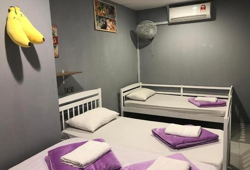 이코노이 4인룸, Nusantara Mattwaddien Hostel
