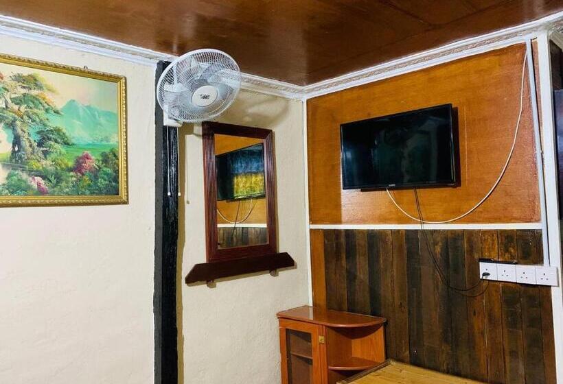 اتاق خانوادگی, Moss Hedera Hide Chalet