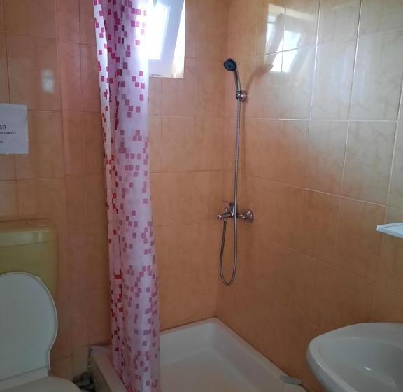 Camera Standard, Vila Romina
