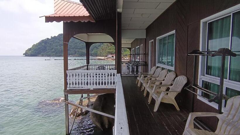 اتاق خانوادگی با چشم‌انداز دریا, Salang Indah Tioman