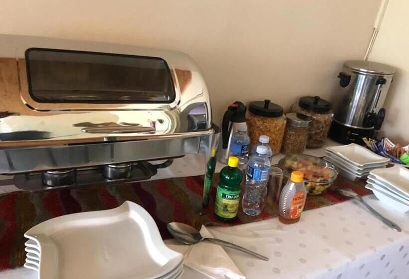 Номер Deluxe Вид на Бассейн, Beverly Corner Lodge