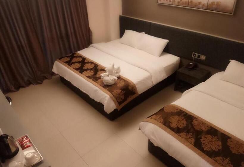 Quarto Triplo Deluxe, Golden Leaves