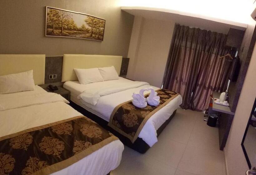 Quarto Triplo Deluxe, Golden Leaves