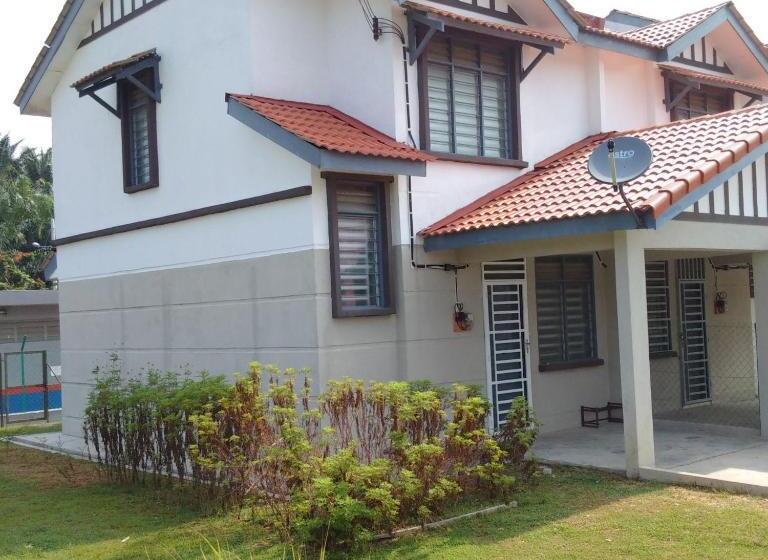 بنگله خانوادگی, Az Zahra Homestay Klia Sepang