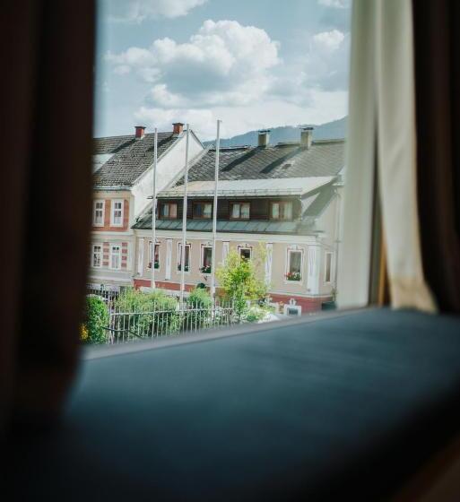 חדר סטנדרט, Der Kleine Bär